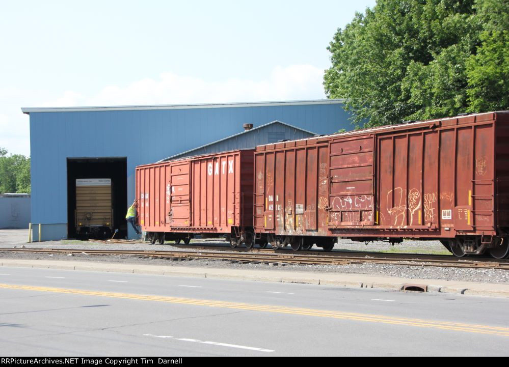 UT-1 conductor gets off to remove the derail.